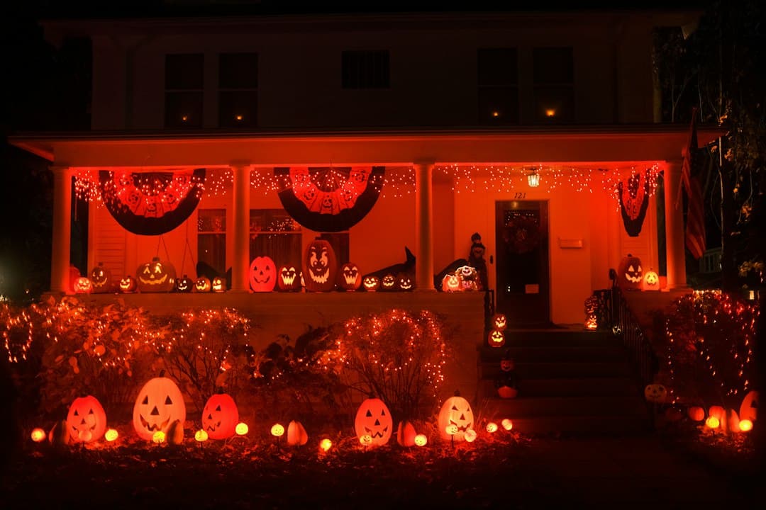 Decoración Halloween para puerta, terraza y exterior: guía 2026